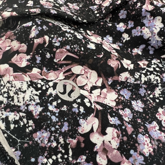 VINTAGE LULULEMON SPEED UP SHORTS - Picture 2 of 5